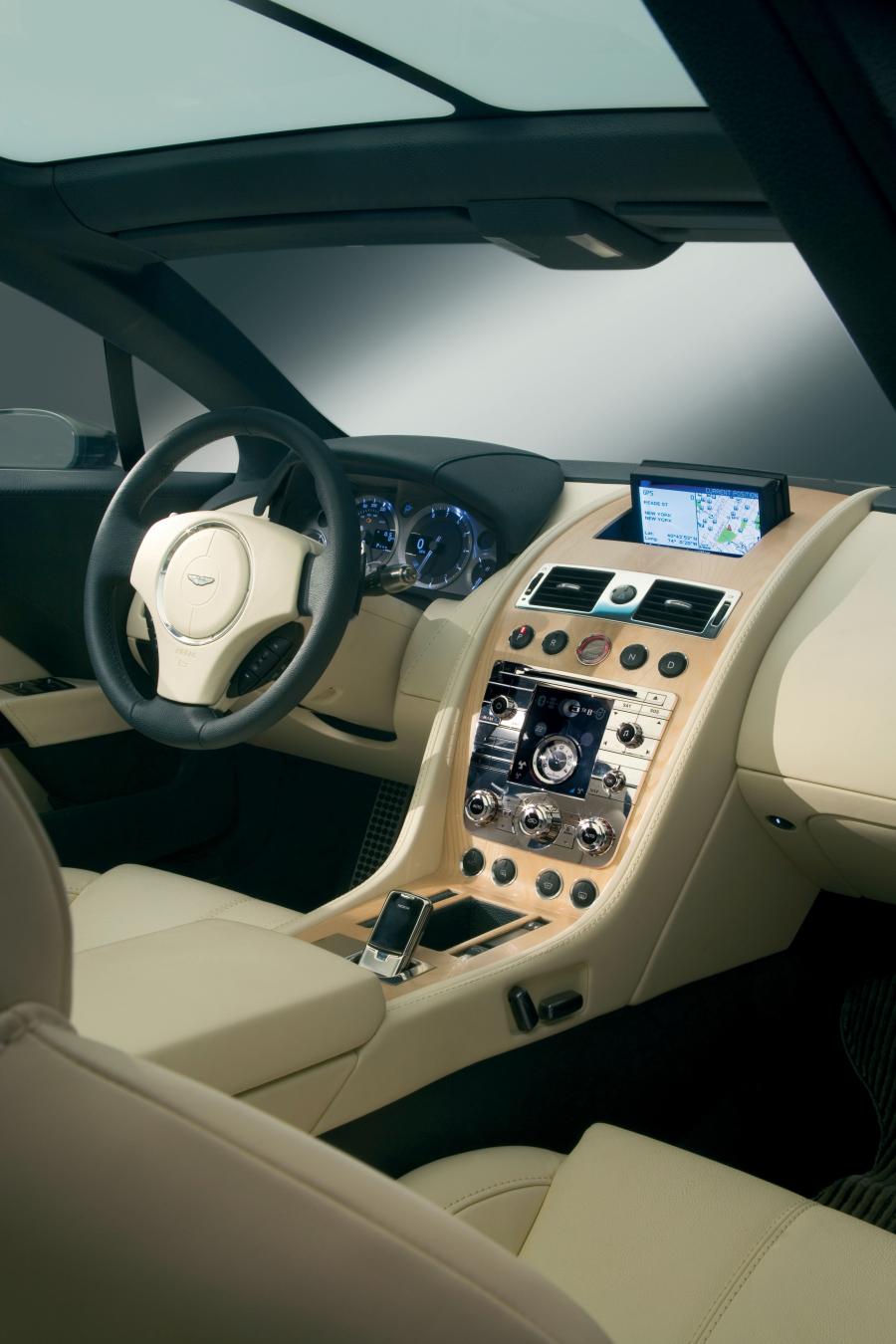 Интерьер Aston Martin Rapide Concept 2006 года  (фото 20 из 39)